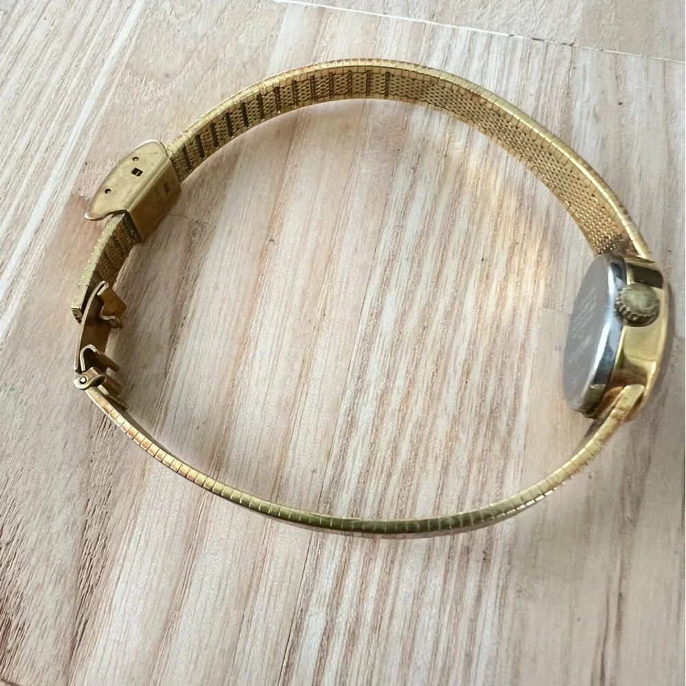 Vintage Timex T cell ladies oval black dial bracelet watch NEW BATTERY